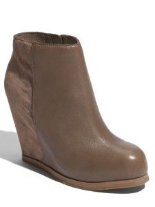nib dv by dolce vita paloma wedge bootie in taupe