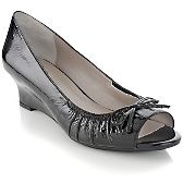 me too pearl low heel patent leather pump $ 44 95