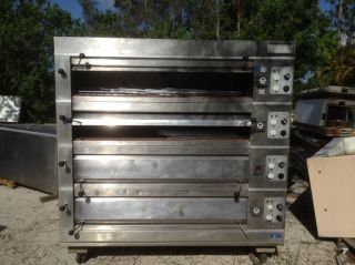Commercial SS Electric Pizza Oven w 4 Racks for Sale in Good Condition