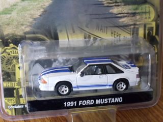 Greenlight COUNTY ROADS 1991 Ford Mustang white w blue stripes