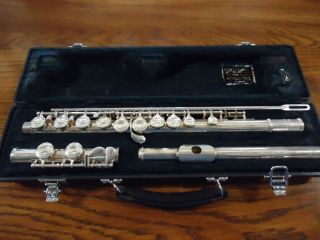  Nice Yamaha Flute 225s Comes with Case