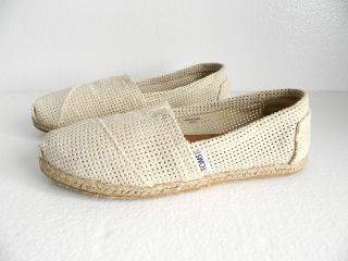 TOMS Shoes Authentic Womens Freetown Cream Classic 7 5 8 Slip Ons Worn