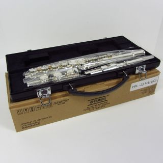 Yamaha FLUTE YFL 221 NEW IN BOX Never played Inventory Clearance