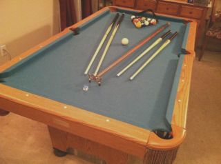  6 Foot Pool Table w Accessories