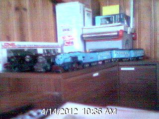 Pre war linoel train Blue Comet colors 258 egine and tender with three