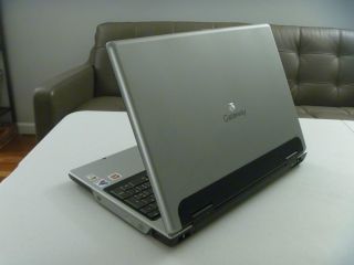 Gateway 8510GZ 17 Laptop Notebook Computer  barely used, near perfect