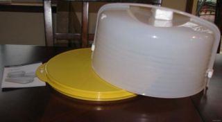 Tupperware Large Round Cake Taker Keeper New Yellow