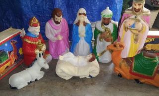 Nativity Scene Outdoor Lighted 8 Pieces
