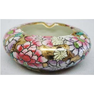 Round ashtray, hand painted chinese porcelain   Thousand