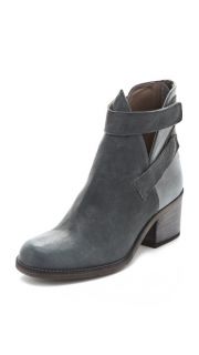 LD Tuttle The Foam Strapped Booties