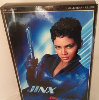 Sideshow Collectibles 12 Halle Berry as Jinx from Die Another Day