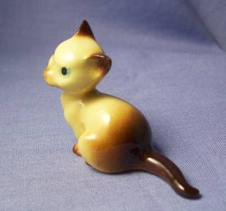 Hagen Renaker Figurine Miniature Sitting Siamese Cat  