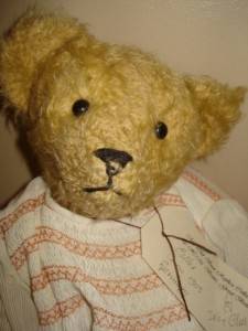 ESTHER Sweet Antique Style Artist Teddy with Growler by H M Bears 40 cm  