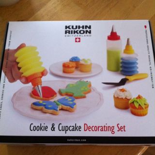 Kuhn Rikon Cookie and Cupcake Decorating Set