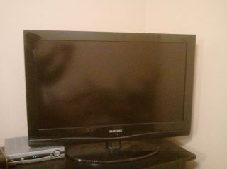 Samsung LN32C350 32 720P HD LCD Television Lots of Popular DVDs