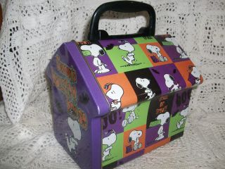 Peanuts Snoopy Haunted Dog House Collectors Metal Lunch Box Tin
