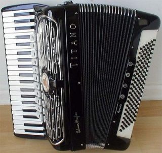 Professional Titano Parade Accordion/Acco rdian, Excellent Condition