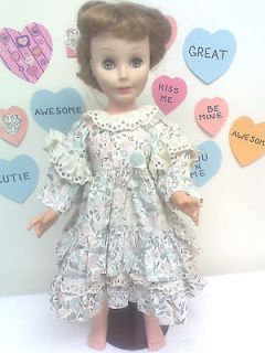 DELUXE READING DOLL SUZY HOMEMAKER, GREAT CONDITION, 22 JOINTED HIPS