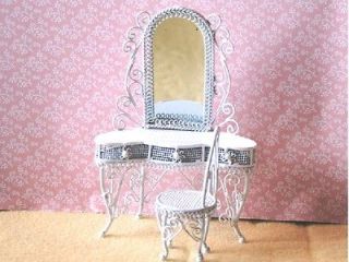 DOLLS HOUSE GIRLS BEDROOM   WHITE WIRE DRESSING TABLE AND CHAIR   1
