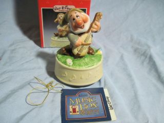 Beautiful 1987 SCHMID SNEEZY MUSIC BOX Snow White and The Seven Dwarfs