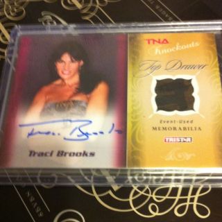 TRACI BROOKS TNA KNOCKOUTS TOP DRAWER AUTO #40/175 CLOTHING WORN EVENT