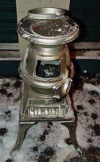 SMALL CAST IRON WOOD STOVE POT BELLY