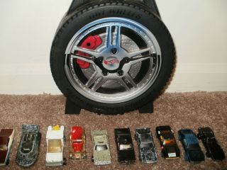 Lot of 34 pieces Hot Wheels Matchbox cars trucks &case vintage junk